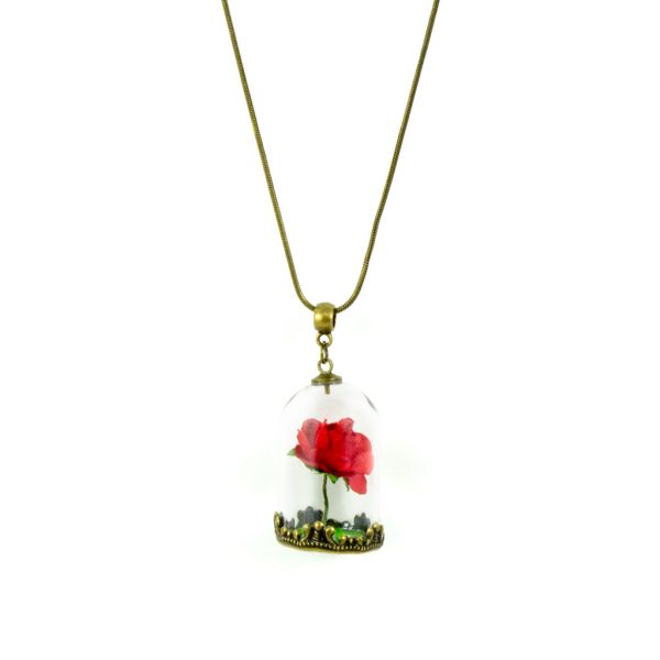 Colgante que incluye una rosa en miniatura y una base de césped artitificial, variante de cadena en oro viejo